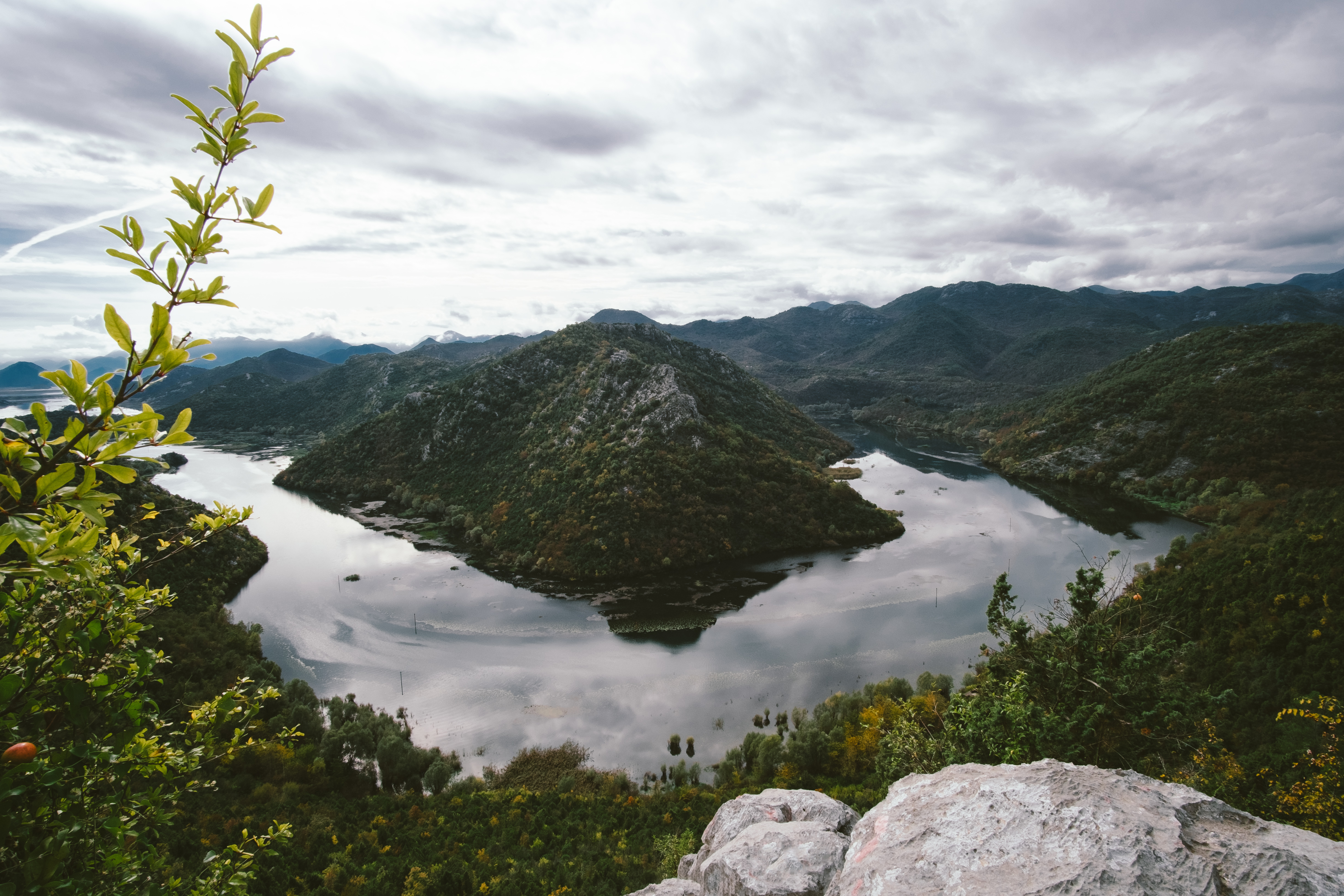 uploads/amazing-view-of-rijeka-crnojevica-skadar-lake-national-park-montenegro_vd1mvAV.jpg
